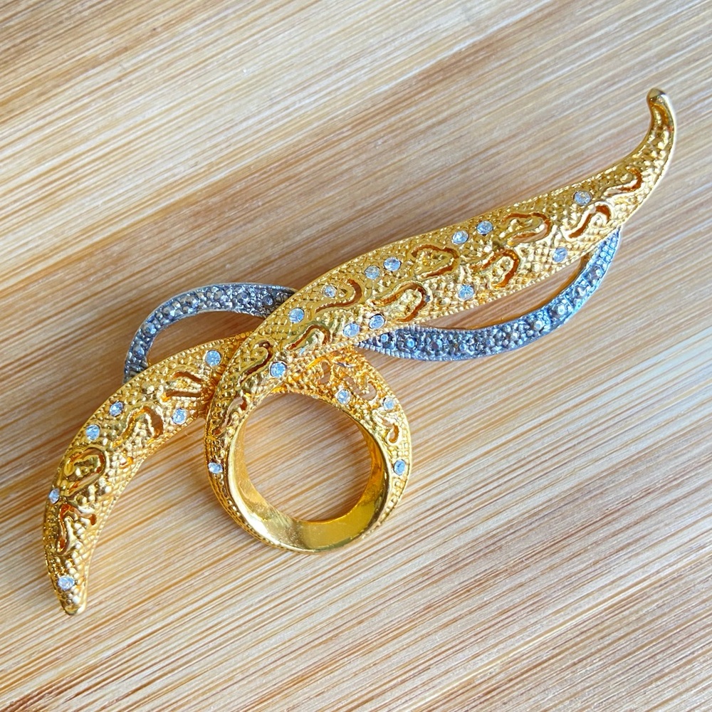 Avon two tone abstract ribbon loop brooch pin rhinestones in goldtone silvertone